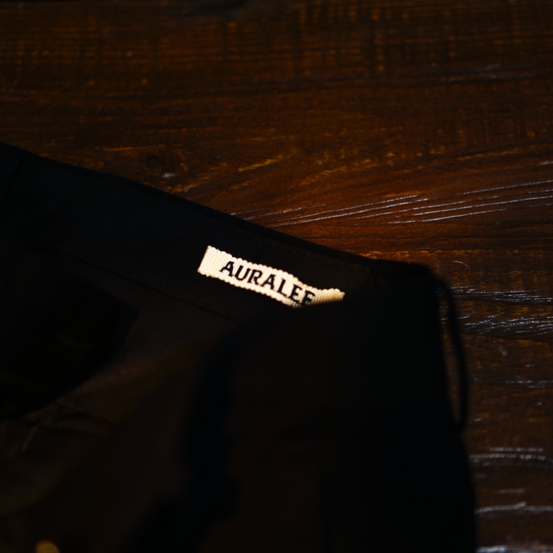 新品未使用 AURALEE パンツ A25AP02MG 黒 サイズ4 AURALEE (オーラリー)Light Wool Max Gabardine Slacks(A25AP02MG)のご