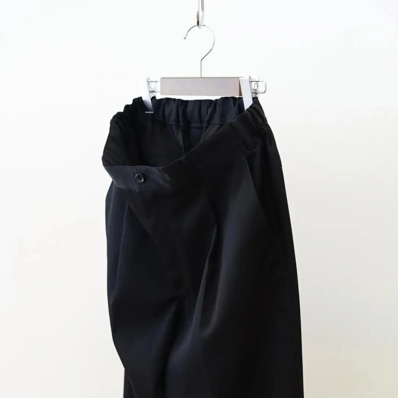Graphpaper (グラフペーパー) の新作、Scale Off Wool Wide Tapered