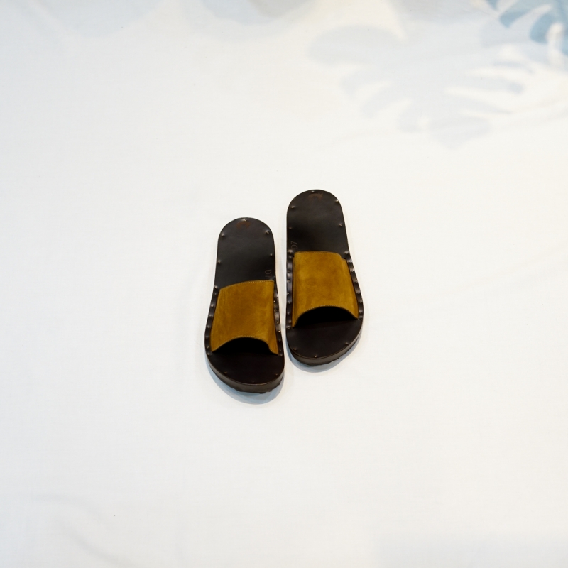 Jutta Neumann (ユッタ ニューマン) 26SS Collectionの新作、SIMONE W
