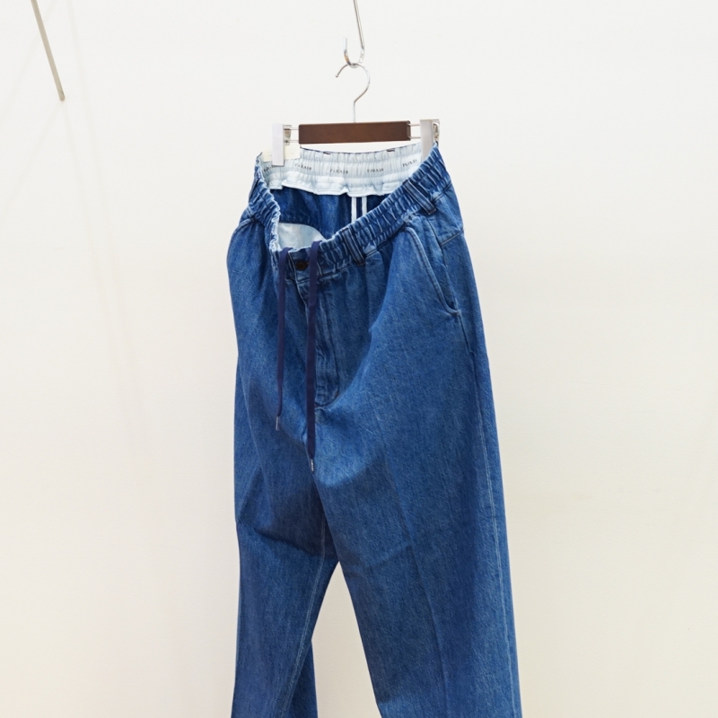 Blue　FARAH イージー ワイド テーパード デニムパンツ FARAH (ファーラー)の新作、Easy Wide Tapered Pants/Bleachのご紹介