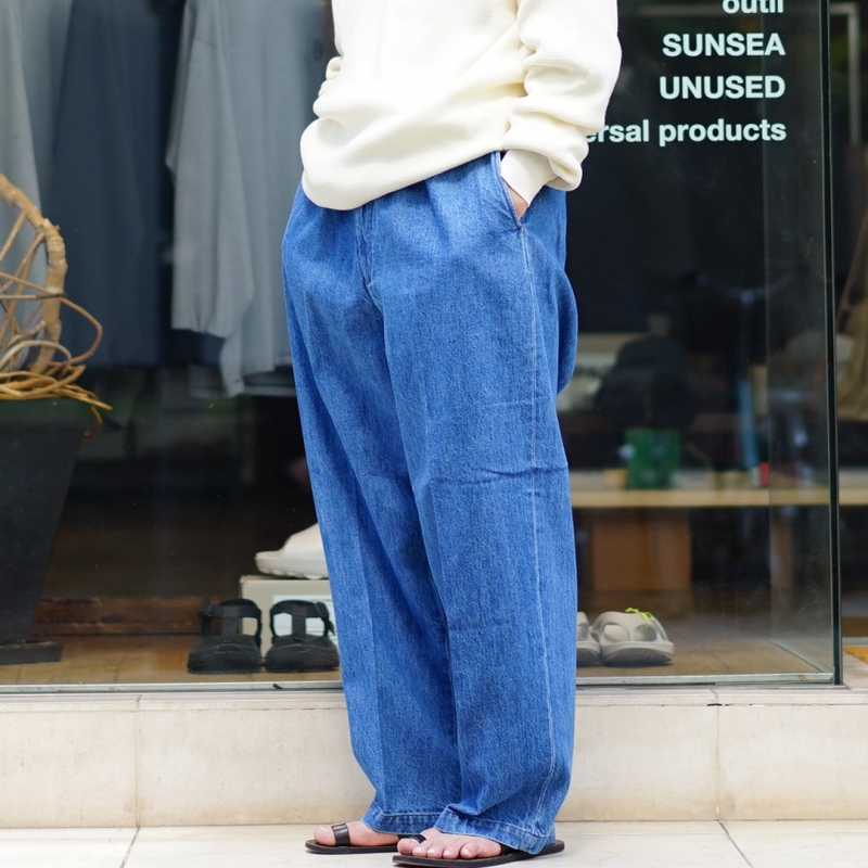 FARAH (ファーラー)の新作、Easy Wide Tapered Pants/Bleachのご紹介