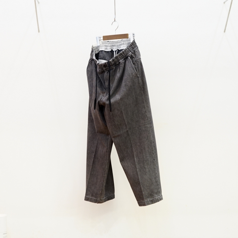 【新品】FARAH ファーラー Easy Wide Tapered Pants FARAH (ファーラー)の新作、Easy Wide Tapered Pants/Black Washedのご