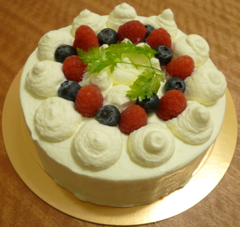 ひさしぶりにケーキを作りました♪ Unitガラス工房 