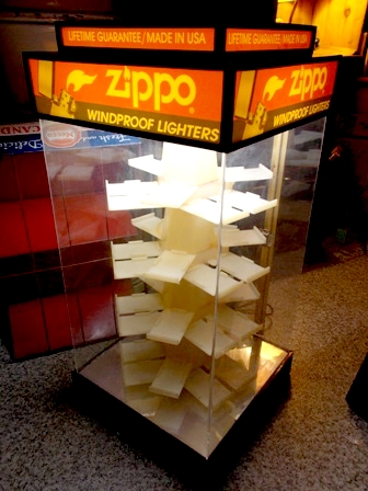 Jack's MartネットショップにZippo(ジッポ)照明付き回転ショー
