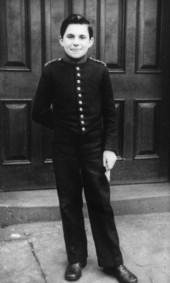 this-is-me-in-1954-in-the-uniform-of-a-gwr-hotel-pageboy-bellhop-my-first-job-o.jpg