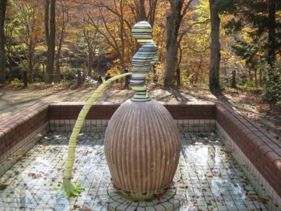 小便小僧 変身か！？‥六甲高山植物園の小便小僧冬支度‥ | 月に