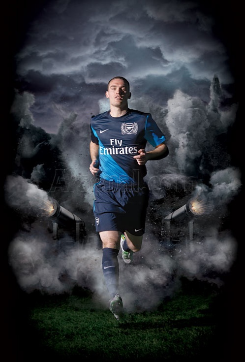 gun__1309185386_vermaelen_awaykit_smoke500.jpg