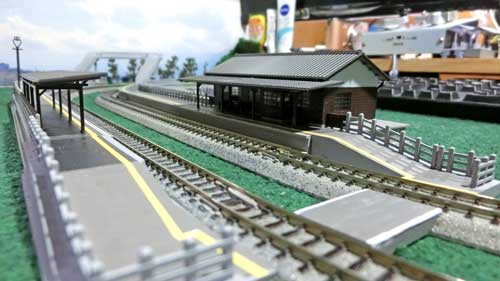 Nゲージ】KATO ローカル線の小型駅舎シリーズを対向式カーブホームに