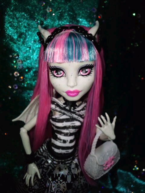 ぼんじゅ～る、ろしぇ～る、もなむ～。Monster high new doll Rochelle