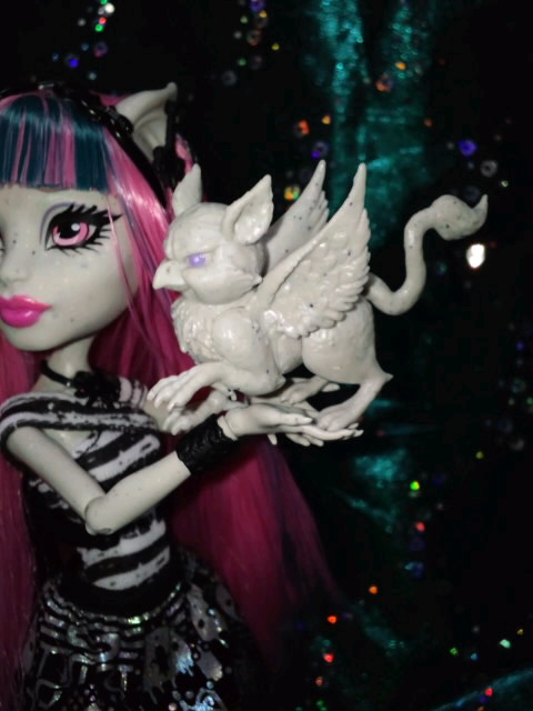 ぼんじゅ～る、ろしぇ～る、もなむ～。Monster high new doll Rochelle