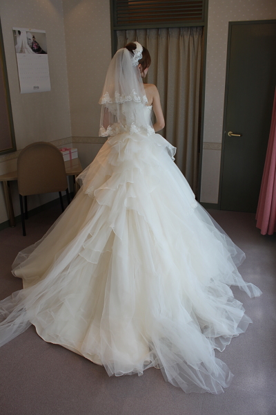 人気ブランドVieux Parisウエディングドレス・ベール・グローブ三点セット 人気ブランドVieux Parisウエディングドレス・ベール・グローブ三点セット