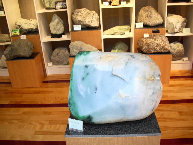 博物館展示品！レア☆最高級☆大型翡翠彫刻4.1kg