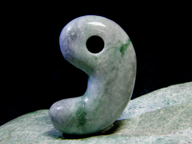 勾玉‥古墳時代、琅玕翡翠 日本翡翠情報センター：翡翠の古代史