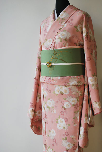 桃色地桜の染め小紋と抹茶色地青い鳥の刺繍の名古屋帯 | ちぇらうな