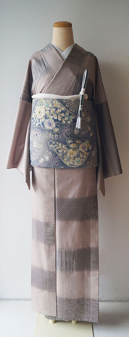 予告】2024年4月25日木曜日③ 鳩羽鼠色 の 汕頭刺繍 の 本場縞
