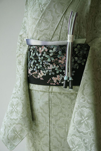 絽 小紋 漆黒色 花唐草文