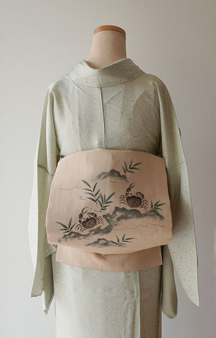 ☆ 付下げ 染大島紬 新しき 雪輪に紅葉 七宝 金彩 嵯峨鼠色 K-4032 