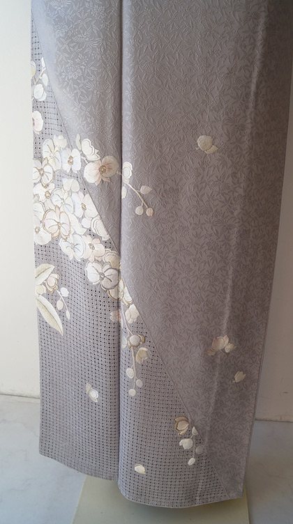 予告】2024年11月25日月曜日① 山口美術織物・灰青色刺繍文附 予告】2024年11月25日月曜日① 山口美術織物・灰青色刺繍文附