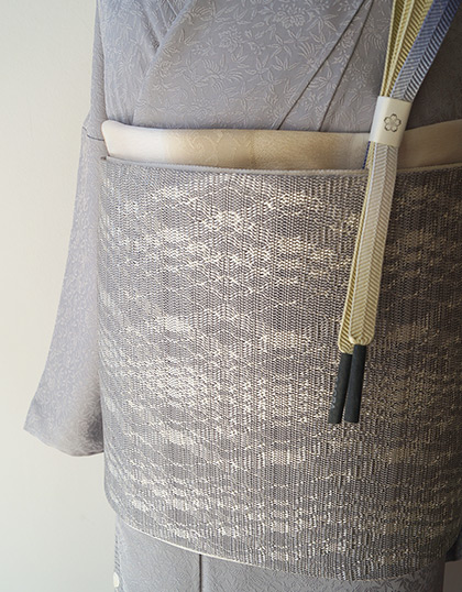 予告】2024年11月25日月曜日① 山口美術織物・灰青色刺繍文附 予告】2024年11月25日月曜日① 山口美術織物・灰青色刺繍文附