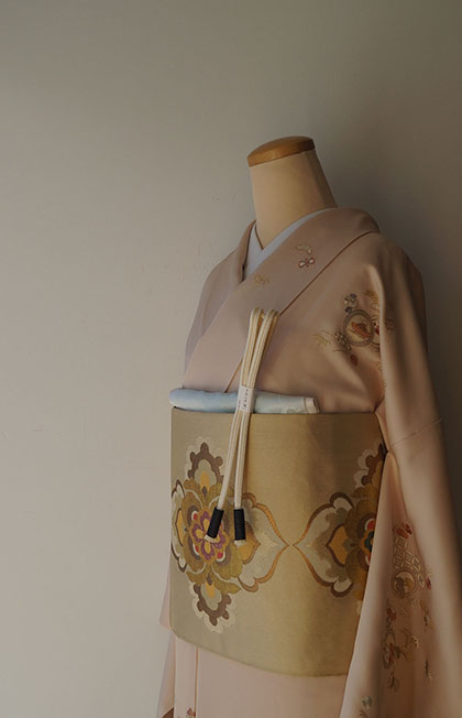 予告】2024年12月12日木曜日③ ヴァニラ色 の 宝尽くし刺繍文 の