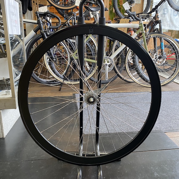 希少ホワイトハブ】エイチプラスサン 700c ピストホイール前後 njs