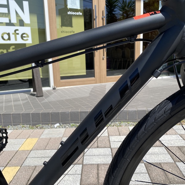 Trek 自転車 青と白 Maxxisタイヤ ディスクブレーキ（シオカゼ