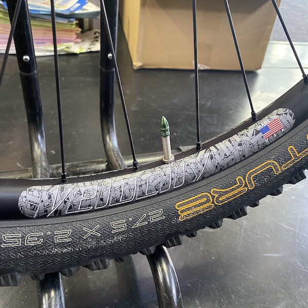 新品 VELOCITY Aileron リム 650B 32H ポリッシュ 2本
