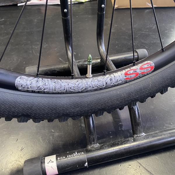 新品 velocity blunt 35 rim polish 650b 手組み（シオカゼ