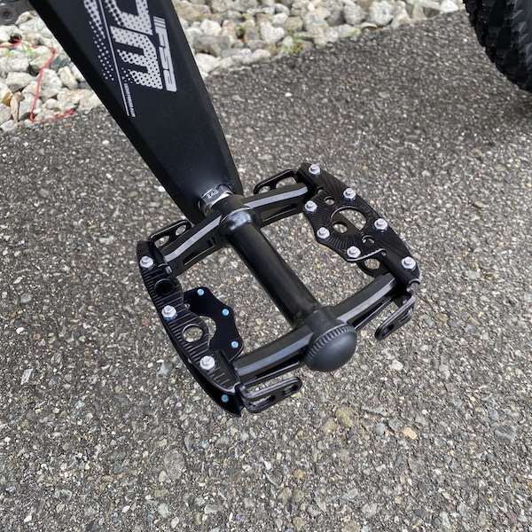 拷問具のような銀のフォーク 2本 おそらくどちらも米国製 【公式通販】