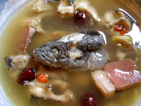 クコと棗と雷魚のスープ | 上海のお昼ご飯！