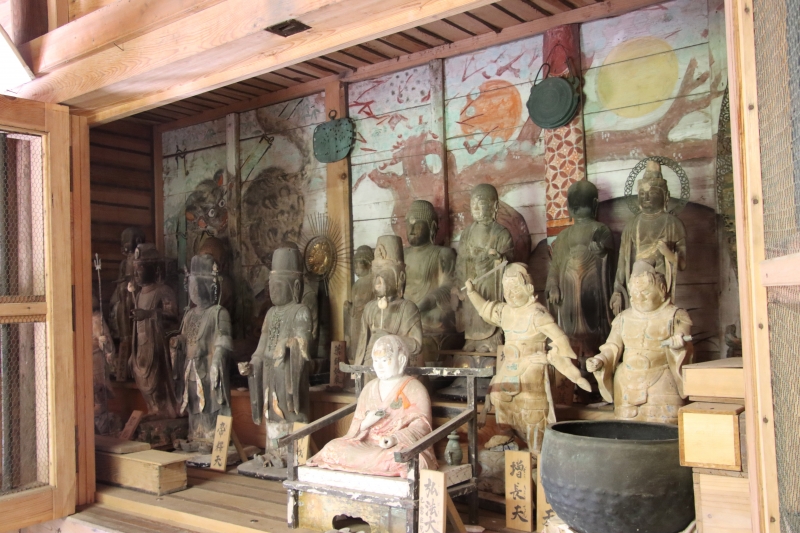 山中に潜む仏の群れ 山添村薬音寺 | オオヌマズの玉手箱