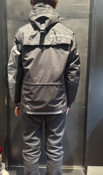 【新作未使用】KUSHITANI XL 防水ジャケット グレー・ブラック レディースジャケットのご紹介：KUSHITANI 清水店 | KUSHITANI