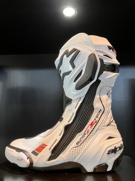 SUPERTECH R2入荷しました：KUSHITANI清水店 | KUSHITANI PERFORMANCE STORE