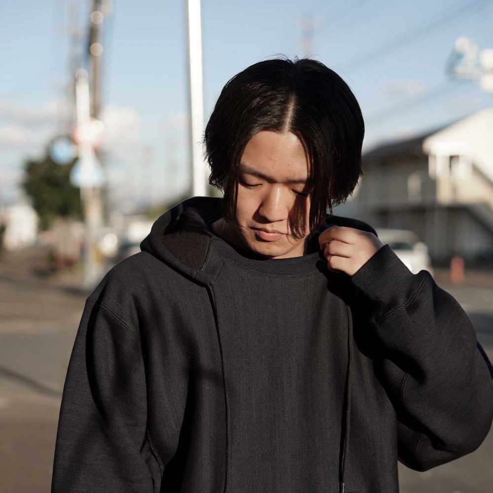 blurhmsが作る、唯一無二な雰囲気の後付けパーカー