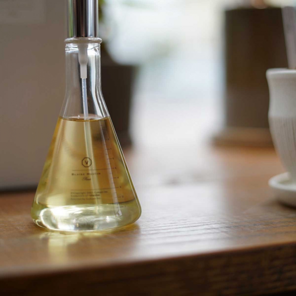 新年度に向けて、香りも新たに。visvim / ROOMSPRAY | 1989 Men's Blog