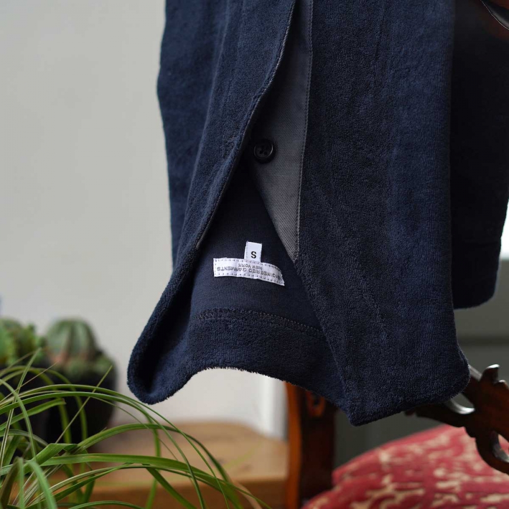 ラグジュアリーな表情を併せ持つカーディガン / Engineered Garments