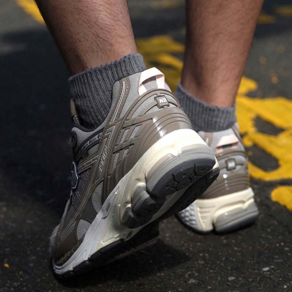 7月13日より発売開始】N.HOOLYWOOD × INVINCIBLE® × New Balance