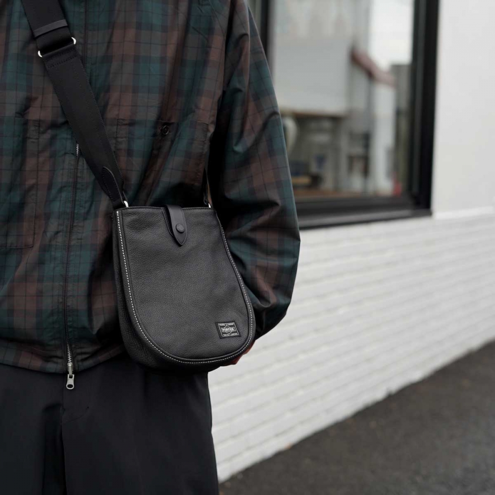 PORTERポーターCISCシスコ SHOULDER BAG(L) レザー本来の質感を楽しむ。 / PORTER CISCO | 1989 Men's Blog