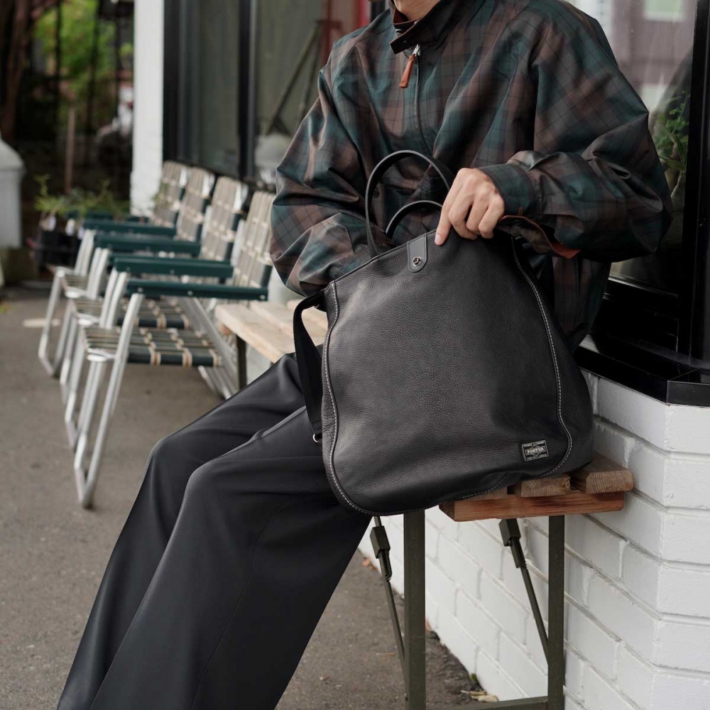 レザー本来の質感を楽しむ。 / PORTER CISCO | 1989 Men's Blog