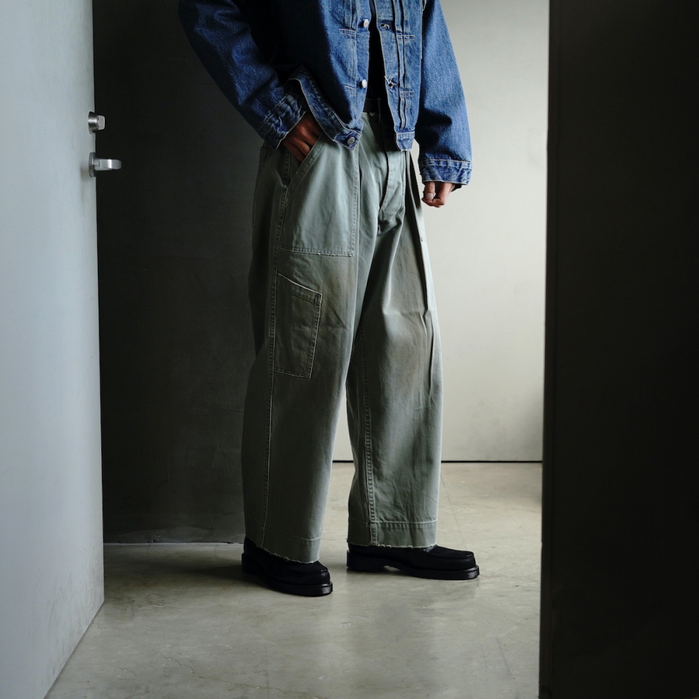 秋の始まりに、雰囲気抜群の一本を。 / A.PRESSE | 1989 Men's Blog