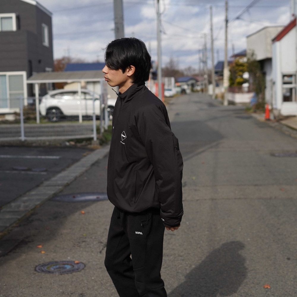 F.C.Real Bristol 冬のアクティブシーンに VENTILATION PUFFER JACKET