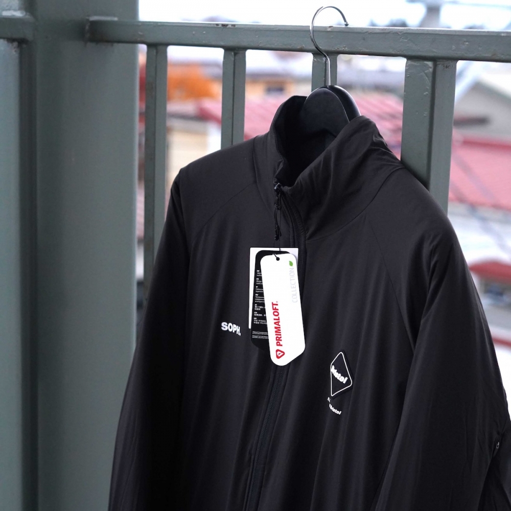 F.C.Real Bristol 冬のアクティブシーンに VENTILATION PUFFER JACKET