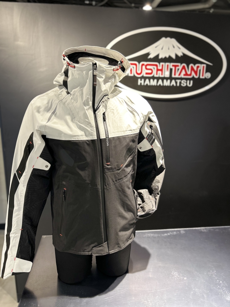 【新品タグ付き✨】Auie F 金ボタンミリタリージャケット　38 新品タグ付き✨】Auie F 金ボタンミリタリージャケット 38 新品