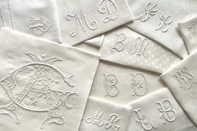 フランス製 アンティーク イニシャル刺繍 12点セット 入荷しました