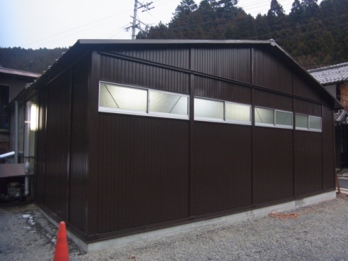 仮設プレハブ小屋 白茶色 外壁（和泉市のプレハブの事務所の外壁張替  