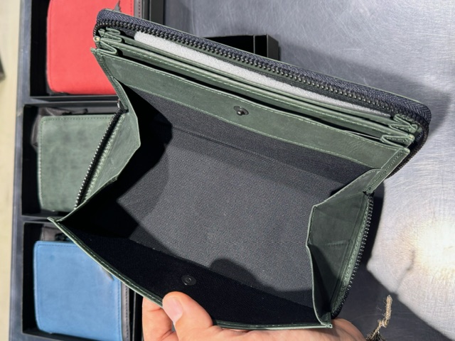 追加入庫速報】レザーウォレットの欠品カラーが入庫致しました