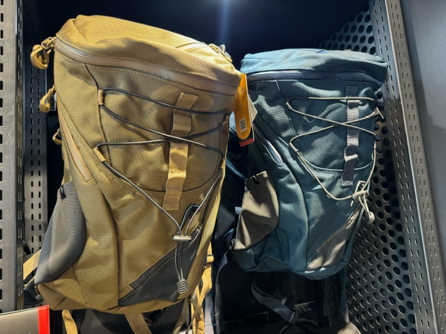 入荷速報!!>限定カラーヒップバッグ&バックパックが入荷しま 入荷速報!!>限定カラーヒップバッグ&バックパックが入荷しま