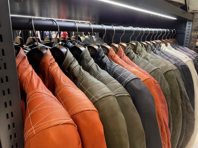 K-0714V アンフィニッシュドVジャケット揃ってきてます