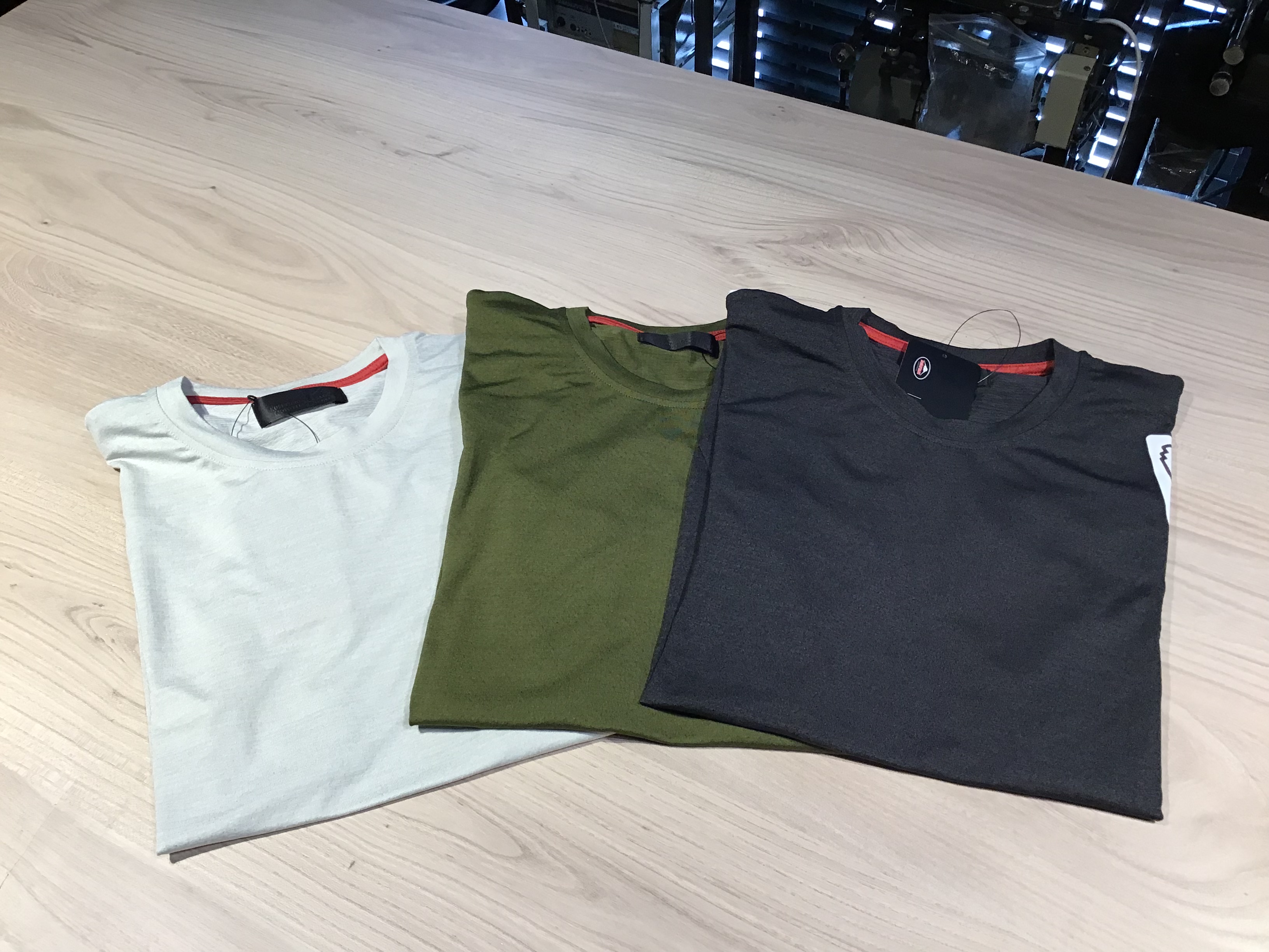 アクアTシャツとフローTシャツのご案内：KUSHITANI横浜店