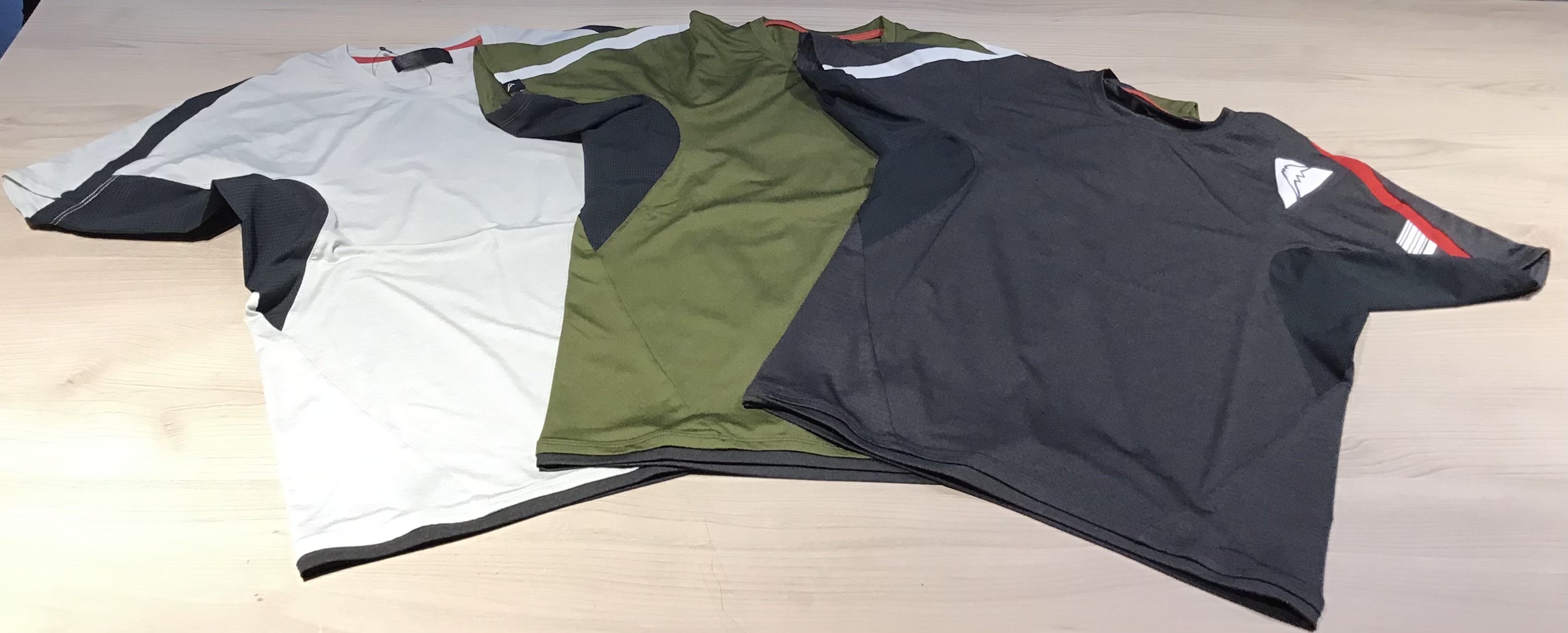 アクアTシャツとフローTシャツのご案内：KUSHITANI横浜店
